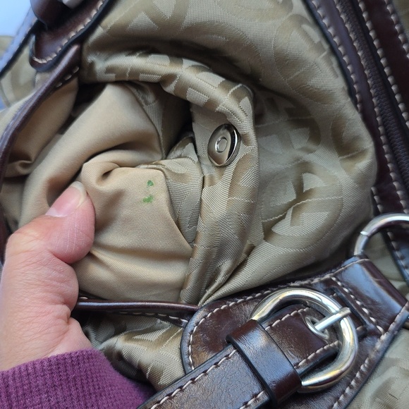 Giani Bernini Elegant Tan Shoulder Bag with Dark Brown Accents - Picture 7 of 12